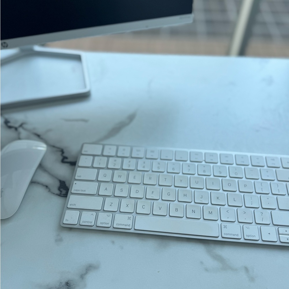 Wireless White Keyboard and Mouse Set